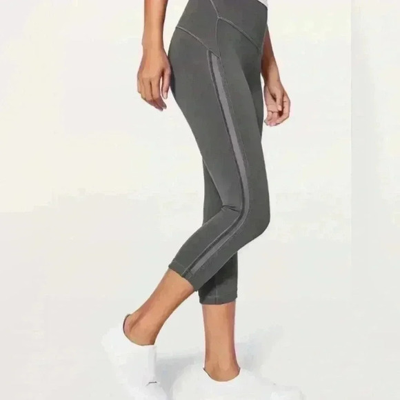 Lululemon Wunder Under Crop (Hi-Rise) Awaken Full-On Luxtreme 21" size 4 - Picture 1 of 5